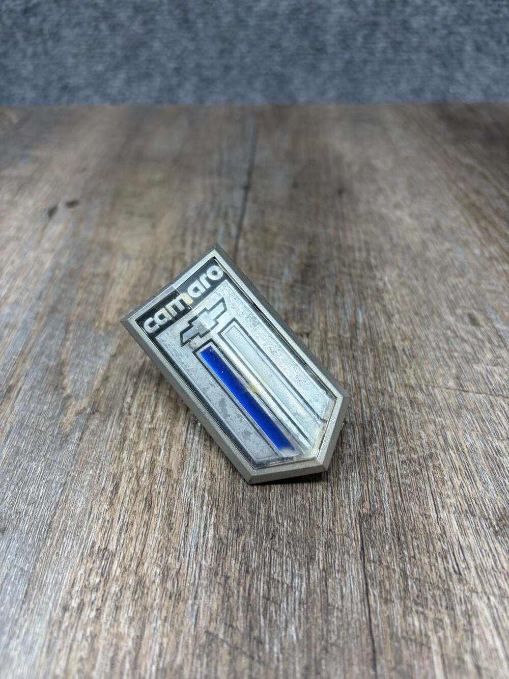 1980-1981 Chevrolet Camaro Front Grille Emblem Badge GM 14013844. Original OEM